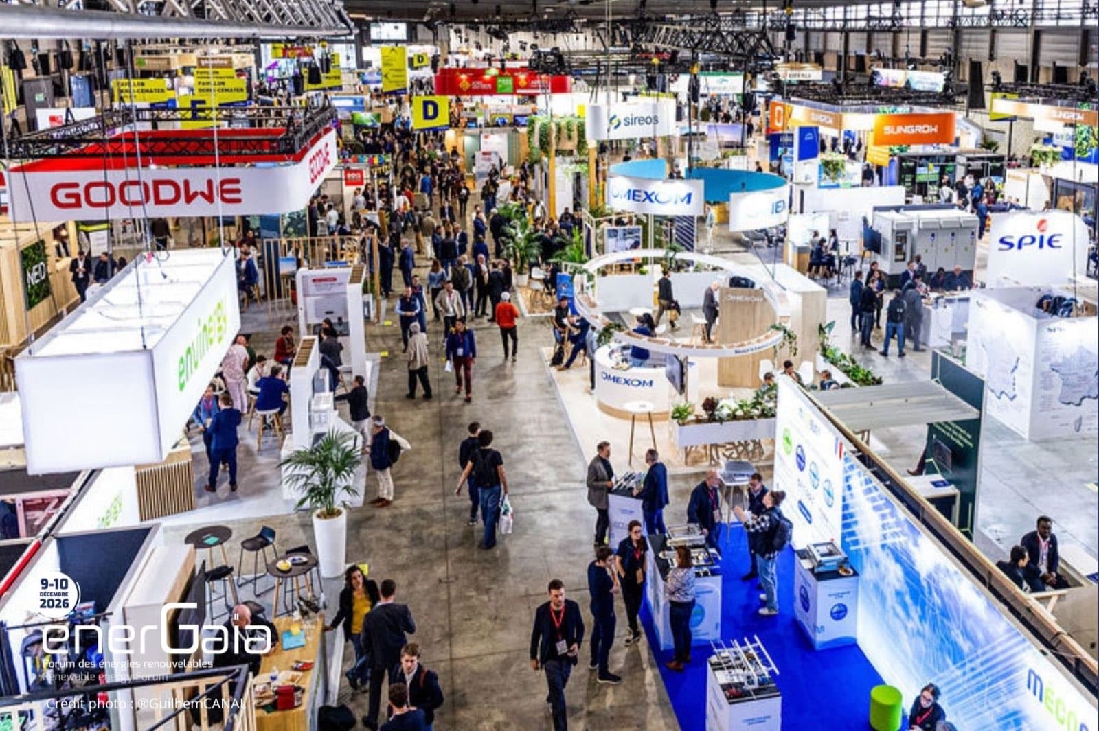 Vista aérea de los pabellones del Foro EnerGaïa, con los pasillos y los stands